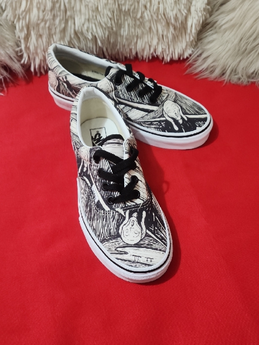 Vans Era MoMA Edvard Munch Canvas Sneakers in Black and White with Graphic Print - Picture 3 of 12